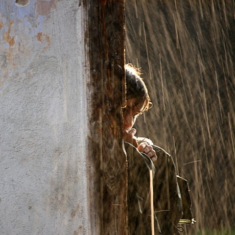 الملاك الصغير Her_last_summer_rain_by_icstefanescu